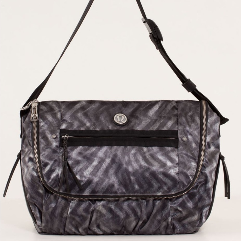 Lululemon yoga moto messenger bag - Picture 6 of 8